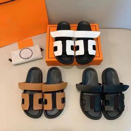 Designer-Sandalen, Slider für Damen, Indoor-Mode, Outdoor-Hausschuhe, bequeme Slides, doppelte Schnalle, verstellbare flache EVA-Sandalen