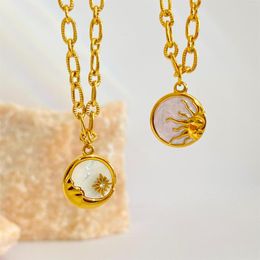 Pendant Necklaces Retro 3D Sun Moon Round Coin Necklace Mother Shell Jewelry Titanium Steel Furnace Real Gold Plating 18k