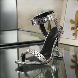 Sandali con cinturino alla caviglia dettagliati a catena Sandali con tacco grosso alla moda con tacco alto 105mm Scarpe con tacco per donna Scarpe da sera per feste fabbrica di designer di lusso open toe