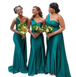 Toptan satış 2023 Emerald Yeşil Nedime Elbise Dört Stil Kapalı Omuz Denizkızı Yarık Zemin Uzunluğu Seksi Seksi Hizmetçi Onur Gowns Resmi Elbiseler Zarif