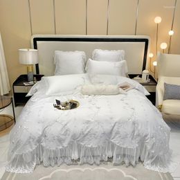 Bedding Defina o estilo francês de algodão longo de algodão de luxo de renda branca bordada com o edredão de casamentos com capa de capa de capa de capa de cama