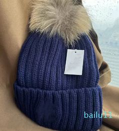 Fashion Accessories Knitted Fur Pom Hat Fashion Designer Skull Cap Letters Beanie Men and Women Unisex Cashmere