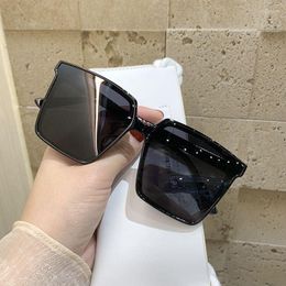 Link Bracelets D2223 Black Glasses Light And Comfortable Square Sunglasses Round Face Concealed