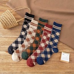 Socks Hosiery Women Socks 2022 New Plaid Autumn Winter New Combed Cotton Middle Tube Casual Comfortable Girl Cute Korea Style Crew Socks Girl T221102