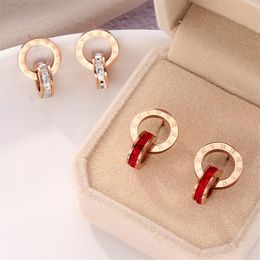 Petits étalons de créateurs bijoux en acier titane couleurs double anneau chiffres romains rouges et blancs en diamant boucles d'oreilles pour femmes styl252g simples
