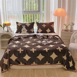 Super Cosy Clover Pattern Blankets Plus Velvet Thick Bed Sheet Warm Throw Blanket Pillowcases Winter Beddings Set