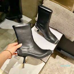 Женские дизайнерские сапоги вязаные растяжения Martin Black Leather Knight Women Short Boot Design Casual обувь роскошные ботинки -e1017