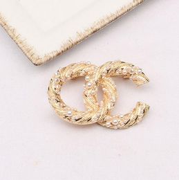 23ss Korean Luxury Brand Designer Letters Brooches Small Sweet Wind Plated Brooch Suit Pin Crystal Fashion Jewelry Accessorie Wedding Party