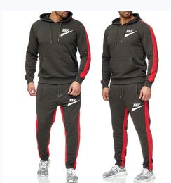 Solid Mens Tuta Autunno Primavera Giacca Pantaloni sportivi 2 pezzi Set Maschio Casual Abbigliamento sportivo Tuta da uomo Abbigliamento di marca