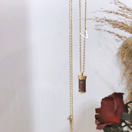 Klassische Parfümflasche Anhänger Halskette Luxusschmuck Accessoires Saisonaler Modedesigner Stil Zarter elegant gut aussehender Kleidung