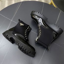 Ünlü kış markası erkek fırçalanmış deri savaş botu yeniden dilim geri dönüştürülmüş emaye metal üçgen ayak bileği botları monolit tek ayak bileği uzunlukta yürüyüş tarzı bot eu38-45