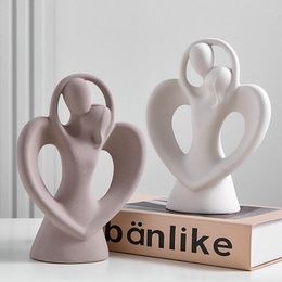 Decorative Figurines NORTHEUINS Ceramic Couple Statue Sandstone Abstract Lover Figurine For Interior Wabi-sabi Home Living Room Bedroom