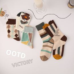 Autumn and winter socks V shaped mouth box coffee color diamond grid