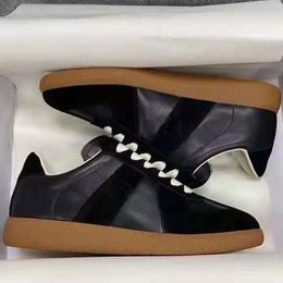 2022 new fashion Classic black MM shoes retro designer casual sneakers men and women flat wear-resistant soles simple design 35-45 size top quality with original