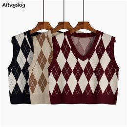 Women's Vests Argyle Sweater Vest Women Retro All-match V-neck Cropped Sweaters Korean Style High Street Classic Loose Knitting Students 221109