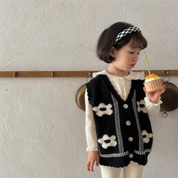 Waistcoat Spring Girls Knit Cardigan Vest Fashion Children Flower Knitted Jacket Kids Baby V-neck Sweater 221109