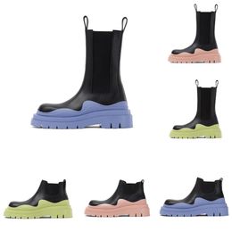 Designer Botas de moda feminina Mid Calf Clouced Shunky couro alto Wellington Plataforma Sapatos de salto no salto Botas de combate de outono
