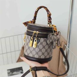 flower bag women's 2022 spring and autumn new Personalised portable bucket oblique cross small commuter sling one shoulder cylinder