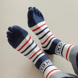 Herrensocken 5 Paare Mann Kurz fünf Finger reine Baumwolle feste Geschäft gestreiftem Standard mit separaten Zehen verkaufen