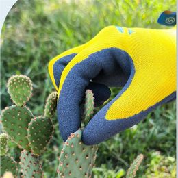 Children's hand protection latex gardening outdoor sea catching anti tear wear-resistant anti-skid picking Labour protection gloves