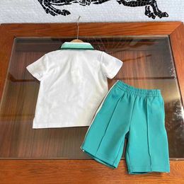 Completo da ragazzo di design per bambini di fascia alta, bella camicia, maglietta, pantaloncini a manica corta, set in due pezzi, abbigliamento estivo di alta qualità