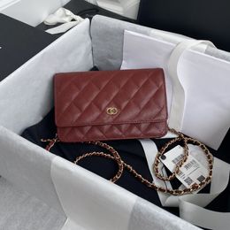 Designer de alta qualidade Bolsa de ombro Bolsas com alça de corrente Bolsas xadrez Duas letras fivela sólida Padrão de caviar de pele de carneiro Bolsas de noite luxuosas para mulheres