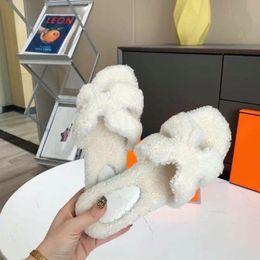 Luxurys designers Women Ladies wool Slides Winter fur Fluffy Furry letters Sandals Slippers Warm Comfortable Fuzzy Girl Flip Flop Slippers mkjjjm00002 asdadASD