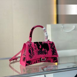 Graffiti Kum Saati Çantası Kadın Lüksleri için Omuz Çantaları Mektup Crossbody Klasik Sokak Trendi Ins Çanta Çantalar Kutulu Cüzdan