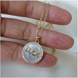 Pendant Necklaces 100PC Arrived 17.4mm Natural Mother Pearl Shell Gold Necklace For Women LUCK Letter MOP Girls Gift