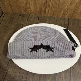 Stickad unisex designer caps mode bokstäver beanie cap bra textur cool hatt man oman hög arm interstil beanies höst fall broderad man kvinna s w