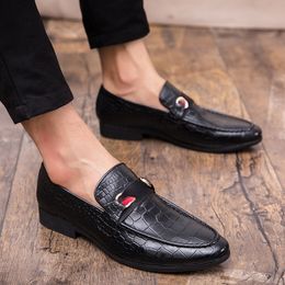 crocodile texture Classic loafers men solid color PU fashion trend hair stylist nightclub pointed shoes e