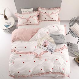Наборы постельных принадлежностей 4pcs Дизайнер роскошный египетский хлопок наборы вышивки Bowknot Комфортно эль -домашнее текстиль