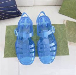 2022 Marche Jelly Pantofole Trasparente Trasparente Sandali romani Scivoli da donna Slip On Appartamenti alla caviglia Fibbia di cristallo Scarpe eleganti Piscina Slider Beach Walker G CCI Moda