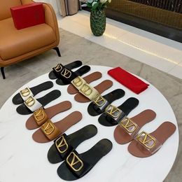 Zapatillas de marca de la marca de verano Sandalias planas de metal Hebilla de metal de cuero marr￳n marr￳n negro Peep Peep Toe zapatos con caja y bolsa de polvo 35-42