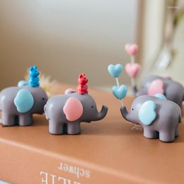 Decorative Figurines Mini Cute Resin Cartoon Elephant Cake Decoration Kid's Room Ornament Home Office Desk Toy Gift
