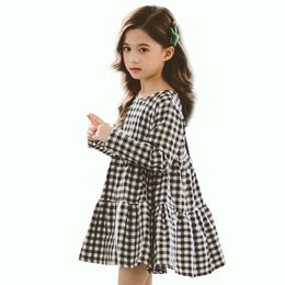 Vestidos de meninas Bolo xadrez de meninas para moda Bow Kids Spring Autumn Casual Roupos 6 8 10 12 14 221111