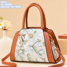 Wholesale factory ladies shoulder bags 2 elegant atmospheric printed leather handbags daily Joker double zipper handbag sweet tassel fashion shell bag