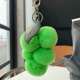 Keychains New Rabbit Hair Small Grape Keychain Cute Fruit Plush Ball Car Key Chain Student Bag Pendant Couple Keyring T220909
