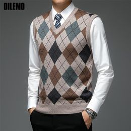 Men's Vests Fashion Designer Brand Argyle Pullover Diamond Sweater V Neck Knit Vest 6% Wool Sleeveless Autum Casual Clothing 221114