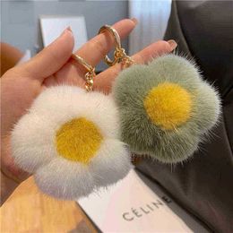 Keychains High-grade Fluffy Real Mink Fur Keychain Genuine Fur Cute Flower Key Chain Keychain Metal Ring Pendant Bag Charm T220909