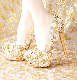 Mode komfortable goldene Hochzeitsschuhe Frauen Fersenplattform High Heels Strass -Brautschuhe handgefertigt echtes Leather9603517