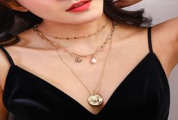 Collar de perla Accesorios de concha de oro Costiler￭a de metal multicapa simple La joyer￭a de dise￱adora de mujeres se puede usar como Love Torny Women7725613