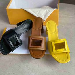 2021 Women leather slides Flat Slipper designer High heels letter motif Wide-band Sandal Black Yellow Summer Beach Sexy Flip Flops 7 Colours