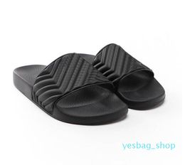 2021 mens womens unisex black Matelasse Rubber Slide sandals Flat beach slippers Molded rubber footbed 0547