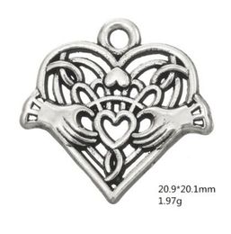 2021 CLADDAGH ANTIGUO CLADDAGH AMIGHT Heart in Hand Hand Irish BFF Charm para Bracelet de bricolaje5044928