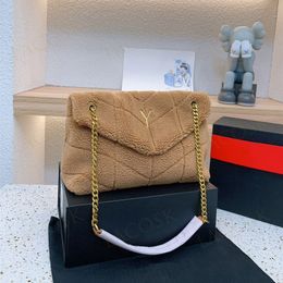 Omuz çantaları modalar kuzu yün çanta kadınlar için kış zinciri omuz çantası crossbody gold harfi üst kürk totes kutu