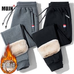 Mens Pants Men Warm Fleece Winter Lambswool Thick Thermal Sweatpants Trousers Brand High Quality Fashion Male Joggers M5XL 221115