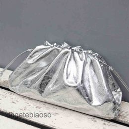 Botteg Venetas Bag Cloud Pouch Women's Fold Clip Bags Solid Color Single Shoulder Messenger Designer 34if UHE6