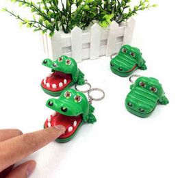 Keychains New bite finger crocodile toy spoof decompression crocodile keychain creative small gift mobile phone bag pendant keychain T220909