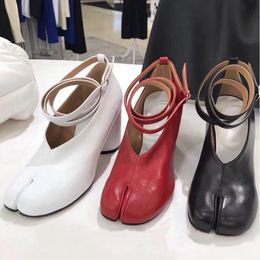 new fashion Women Pumps Shoes Dress Shoe Spring Sexy Fashion Black Red White Leather Split Pig Toe Chunky Heels Buckle Ankle Strap Block Med Heel Zapatos Vintage Party